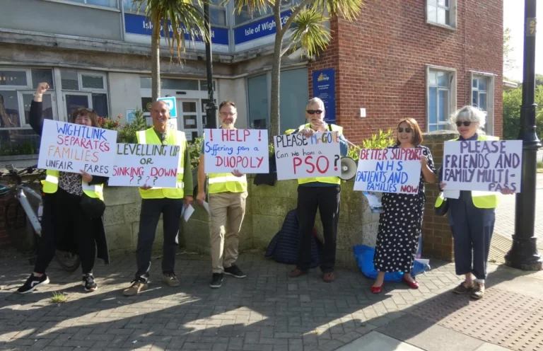WIGHTLINK USERS’ GROUP DEMONSTRATE OUTSIDE COUNTY HALL AHEAD OF GOVE VISIT