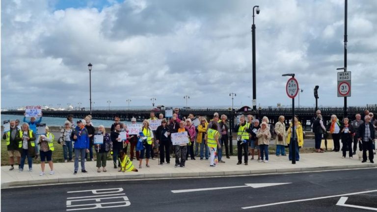 Huge turnout for Wightlink Users’ Group protest in Ryde